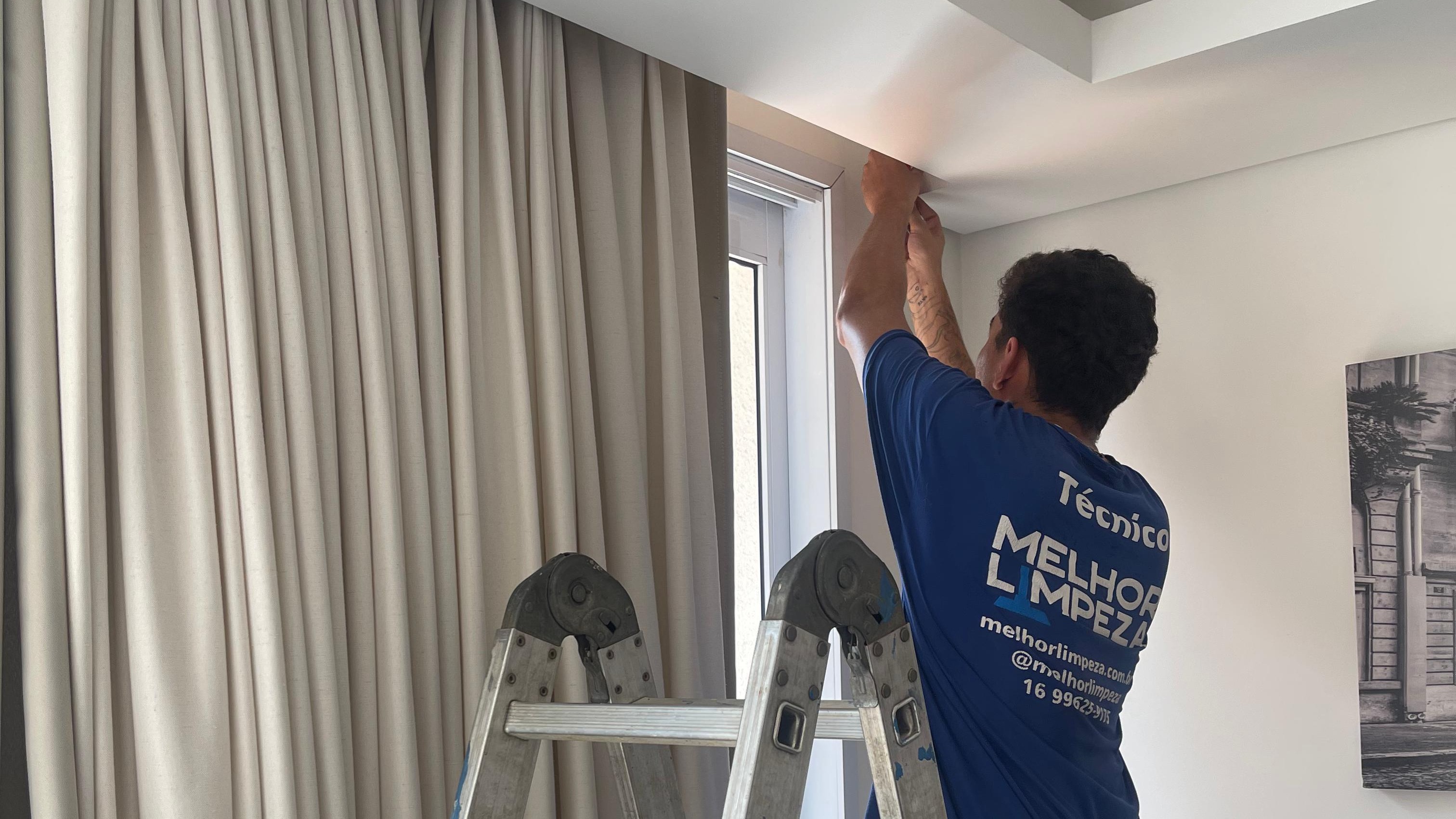 Limpeza de cortinas e persianas